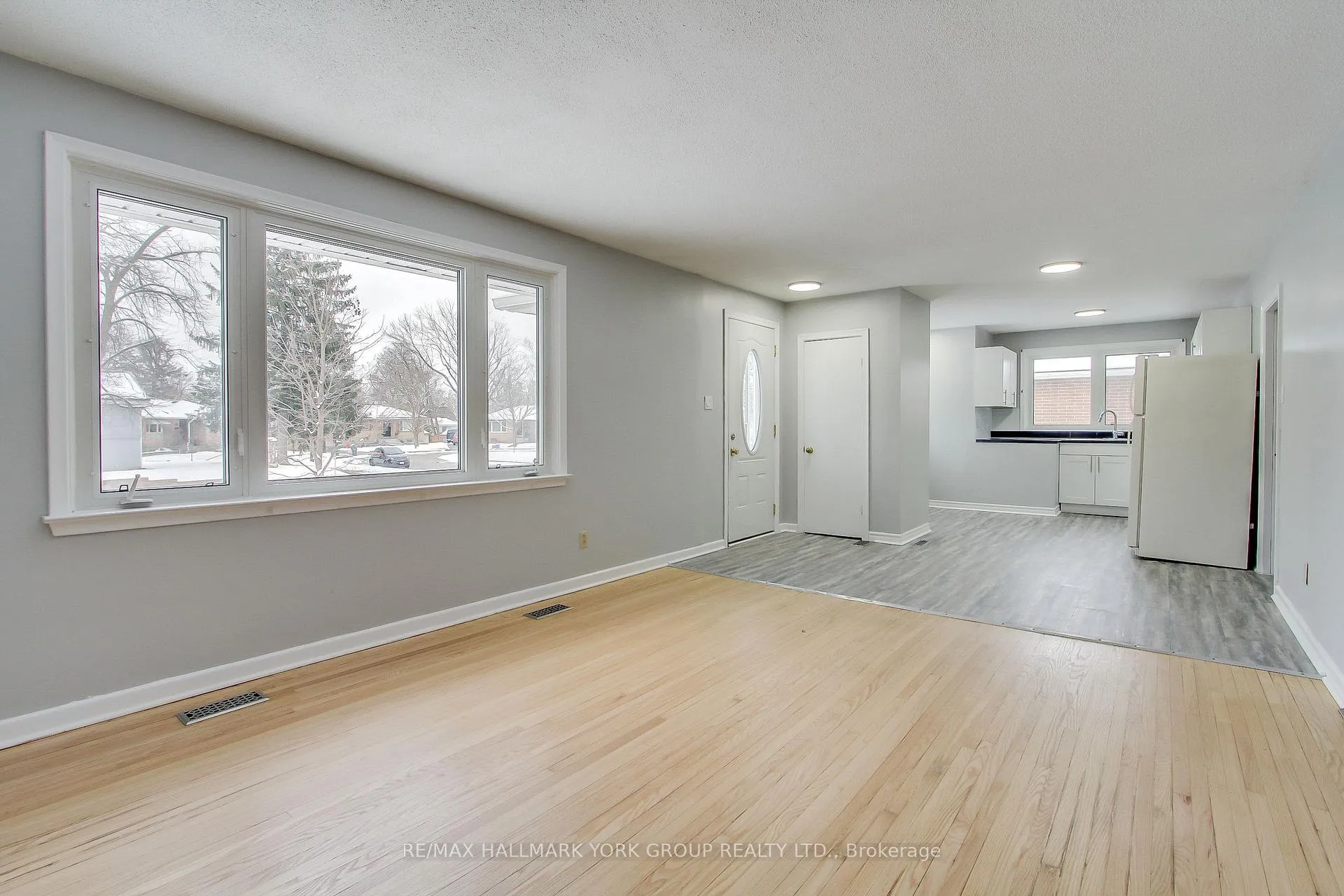 Photo 19 of 183 Wellington Street E, Barrie, Wellington — HOMEH