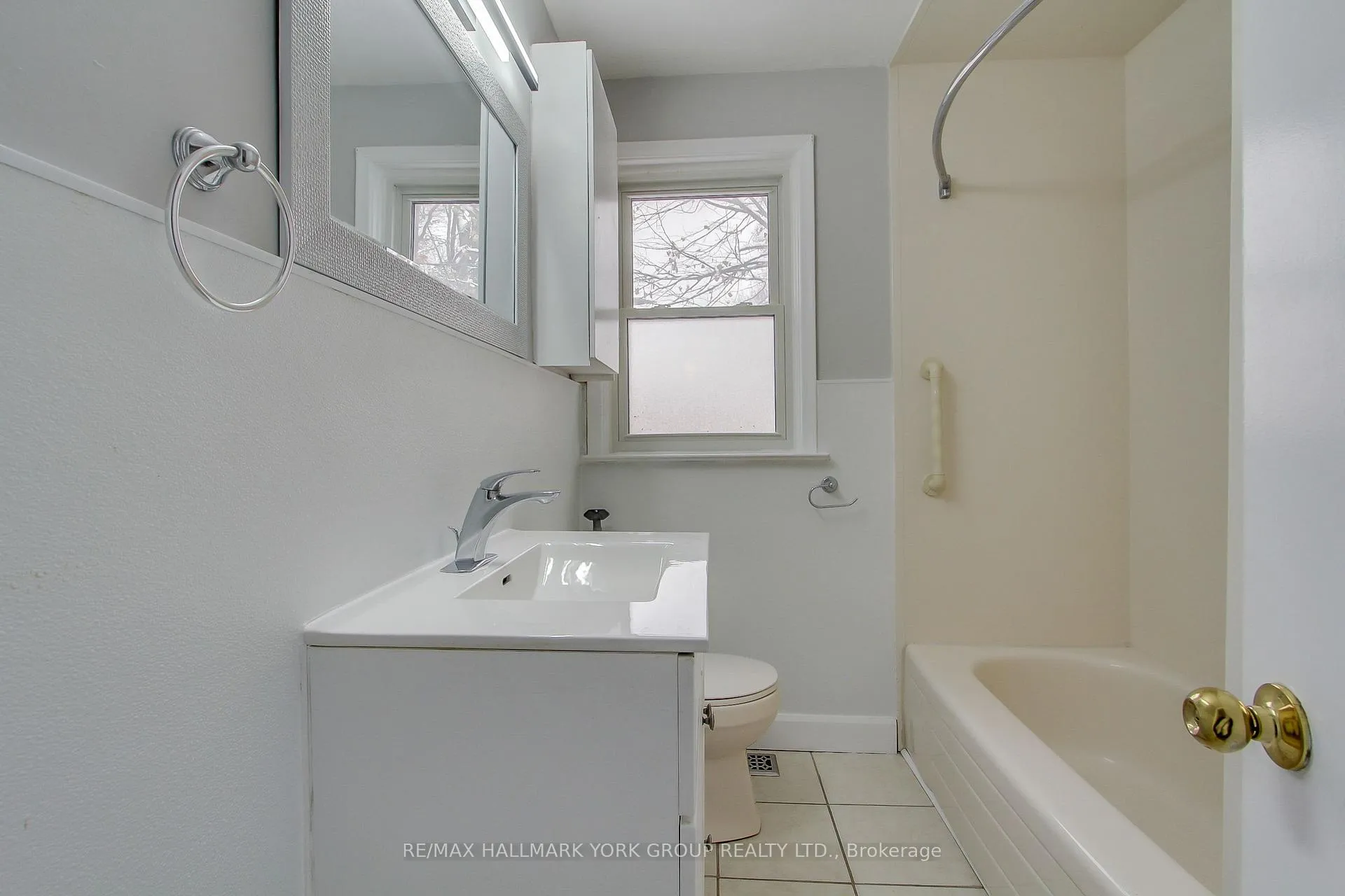 Photo 27 of 183 Wellington Street E, Barrie, Wellington — HOMEH