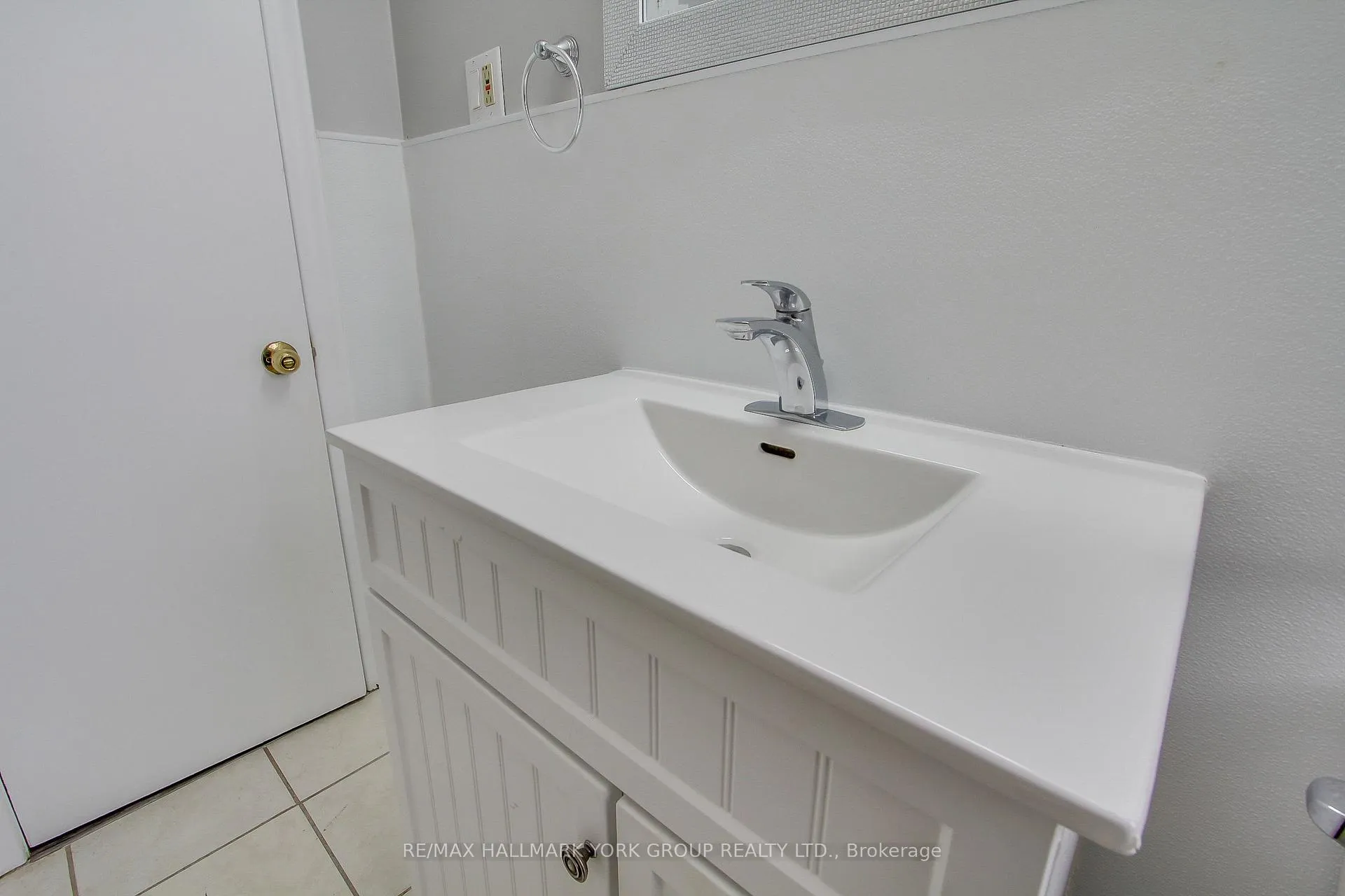 Photo 29 of 183 Wellington Street E, Barrie, Wellington — HOMEH