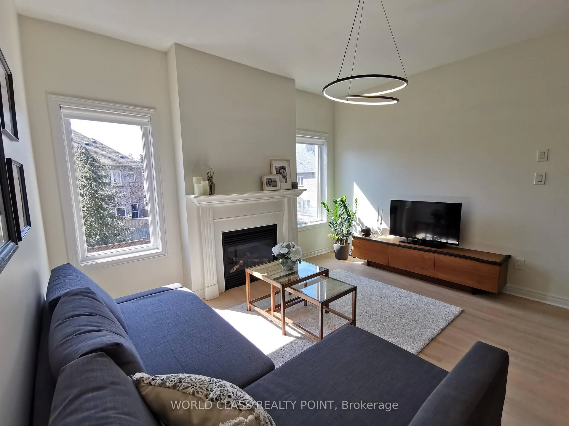 Photo 3 of 122 Gamble Glen Crescent, Richmond Hill, Westbrook — HOMEH