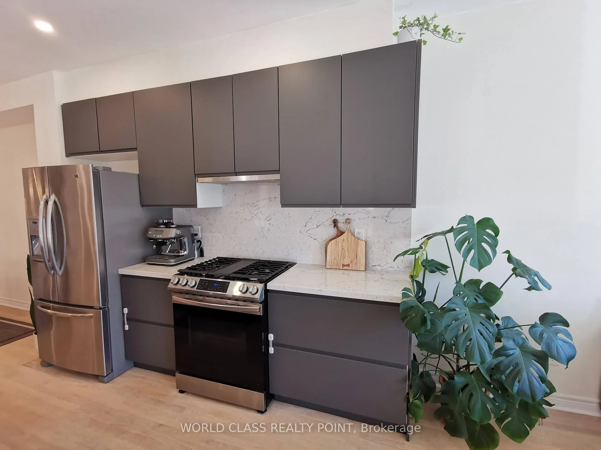 Photo 5 of 122 Gamble Glen Crescent, Richmond Hill, Westbrook — HOMEH