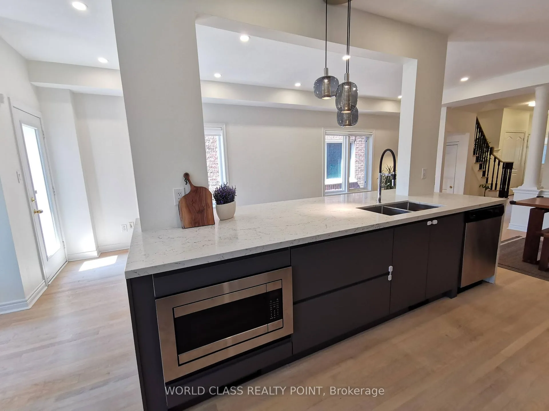 Photo 9 of 122 Gamble Glen Crescent, Richmond Hill, Westbrook — HOMEH