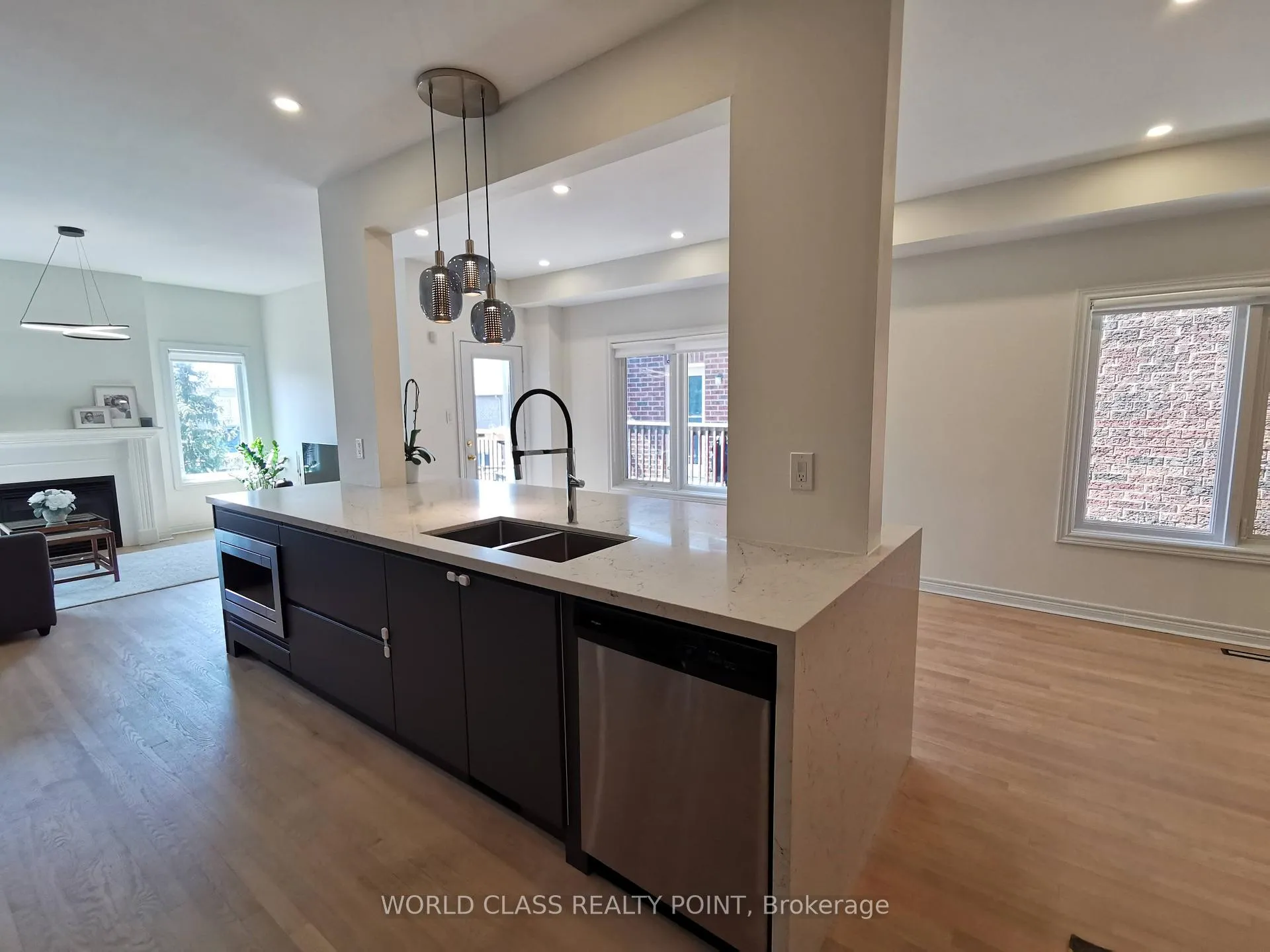 Photo 10 of 122 Gamble Glen Crescent, Richmond Hill, Westbrook — HOMEH