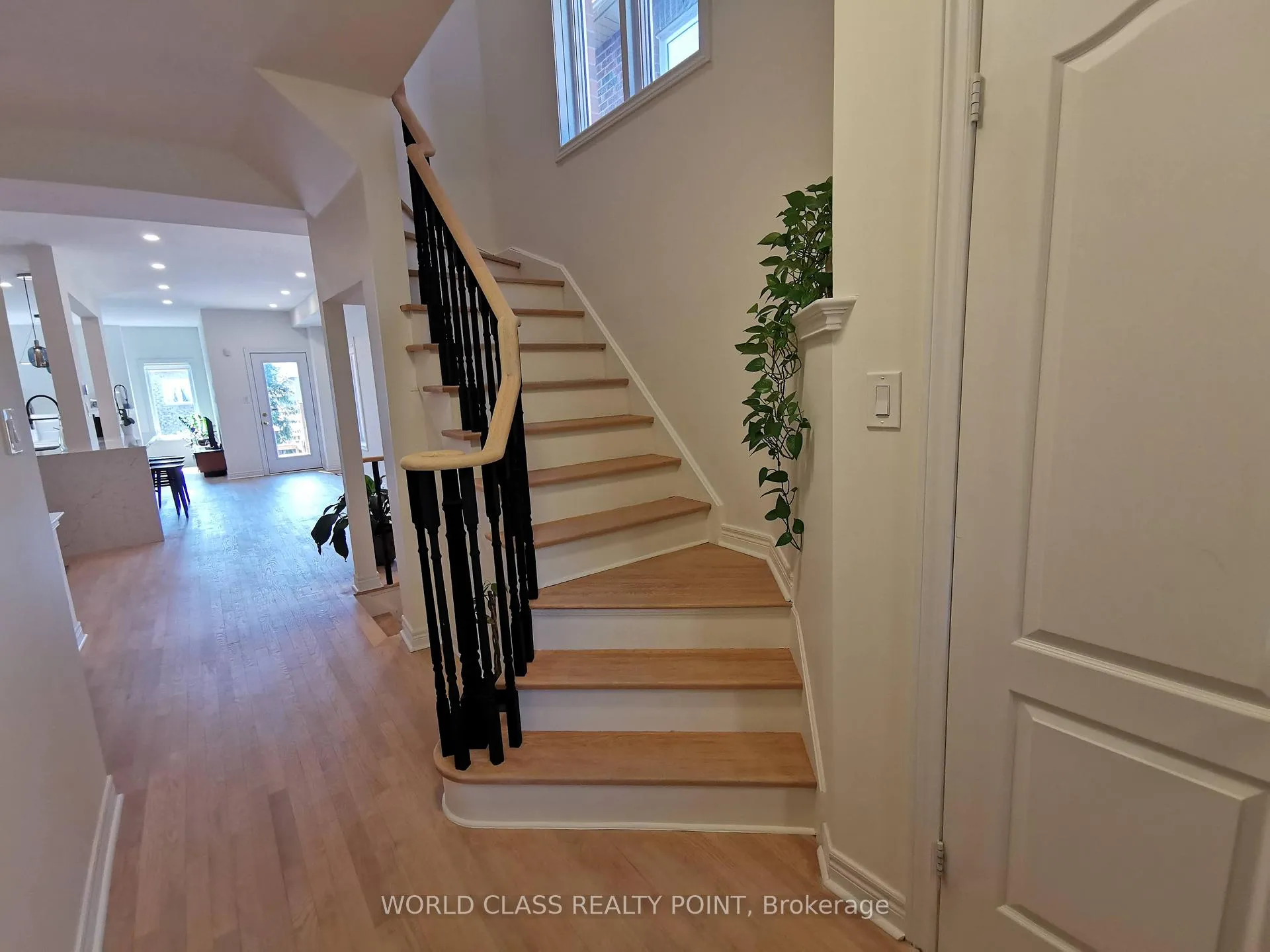Photo 15 of 122 Gamble Glen Crescent, Richmond Hill, Westbrook — HOMEH