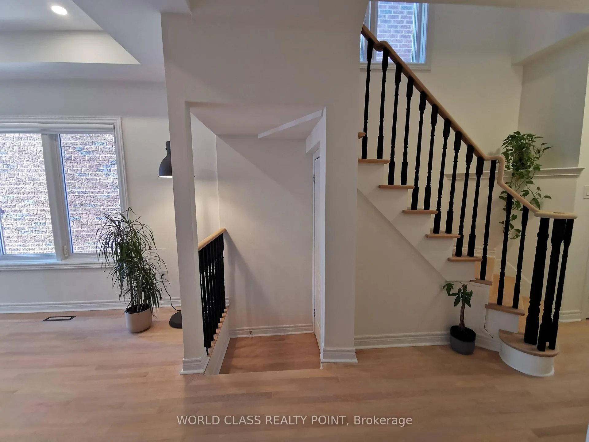 Photo 16 of 122 Gamble Glen Crescent, Richmond Hill, Westbrook — HOMEH