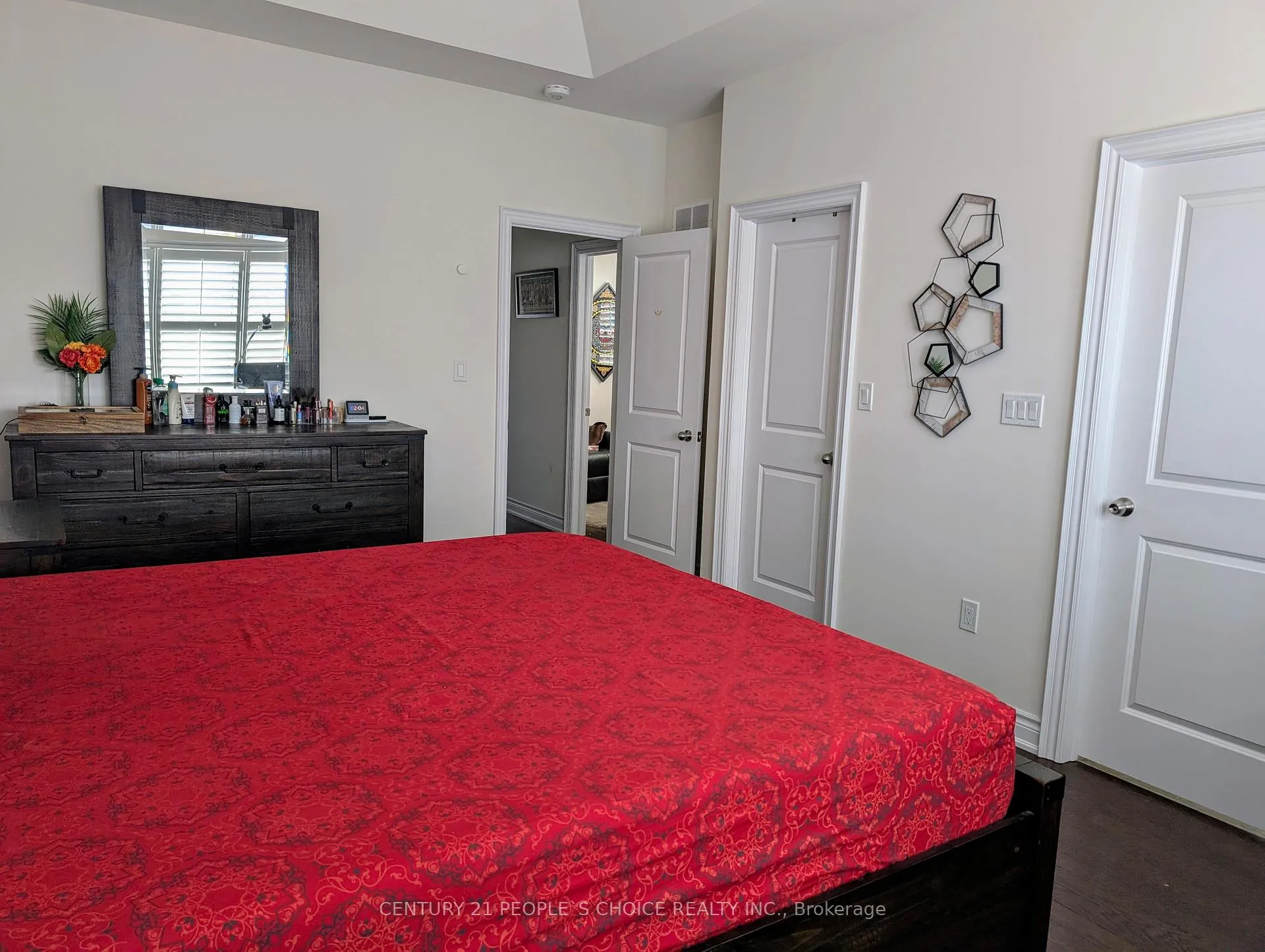 Photo 13 of 616 Barons Street, Vaughan, Kleinburg — HOMEH