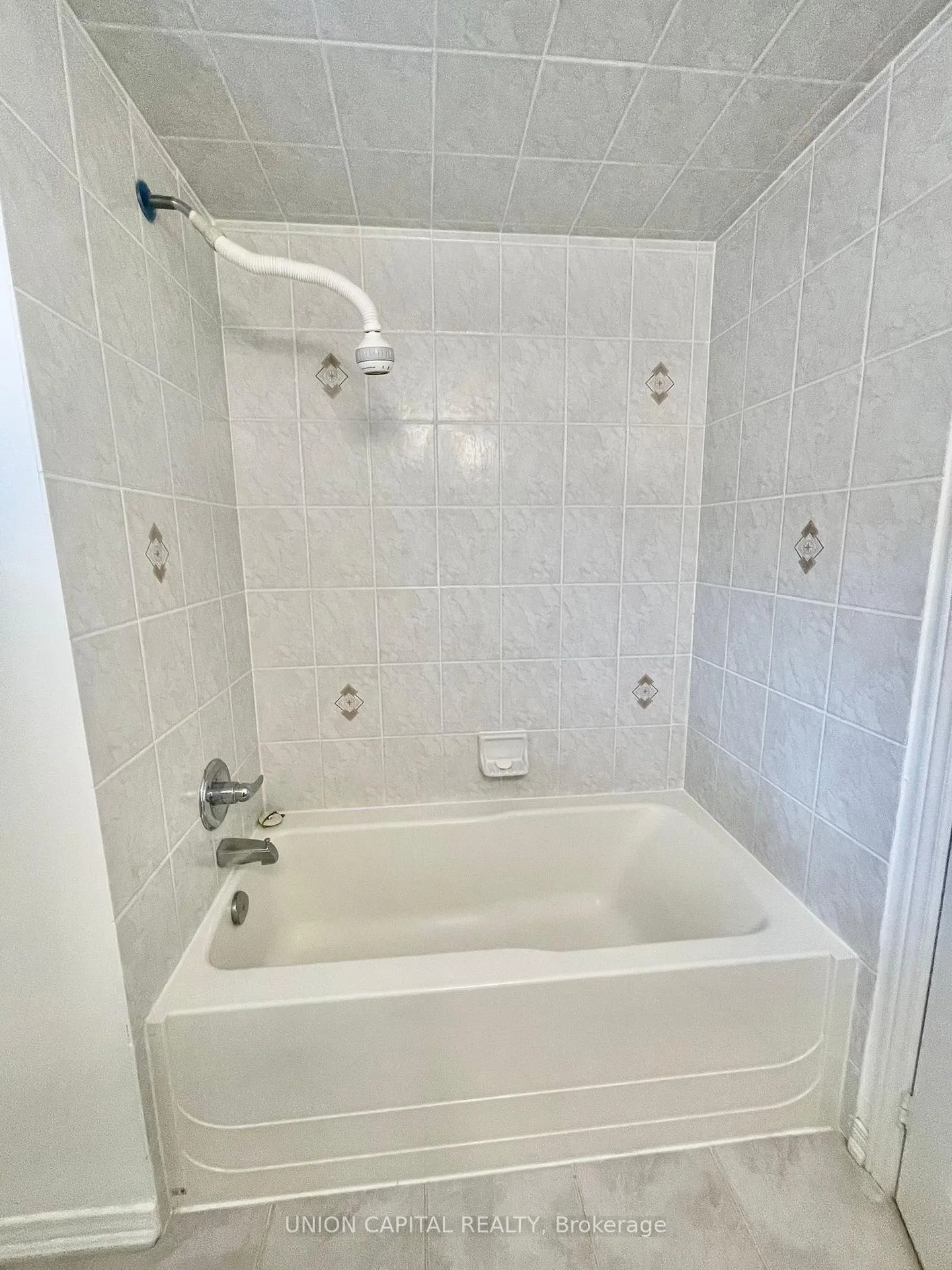 Photo 17 of 91 Starr Crescent, Aurora, Bayview Wellington — HOMEH