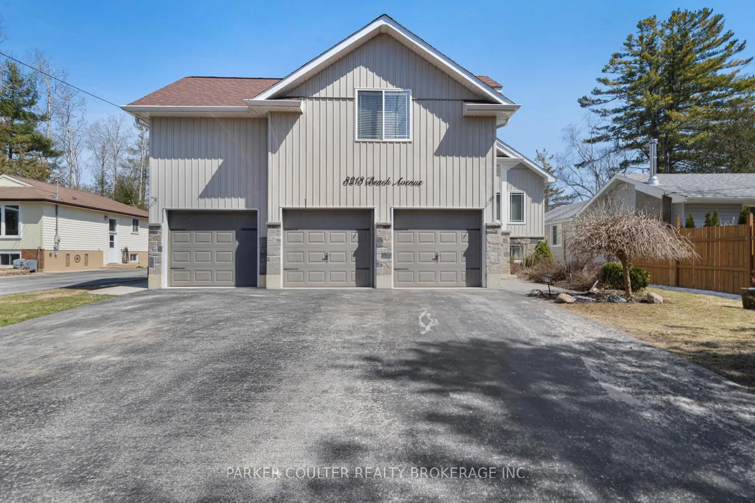 Photo 1 of 3213 Beach Avenue, Innisfil, Rural Innisfil — HOMEH