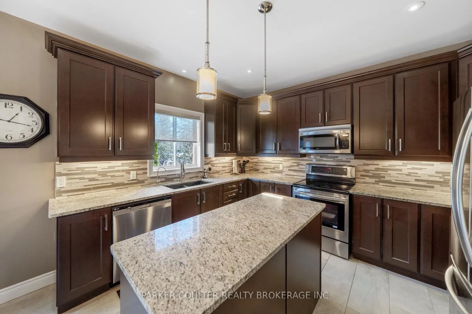 Photo 13 of 3213 Beach Avenue, Innisfil, Rural Innisfil — HOMEH