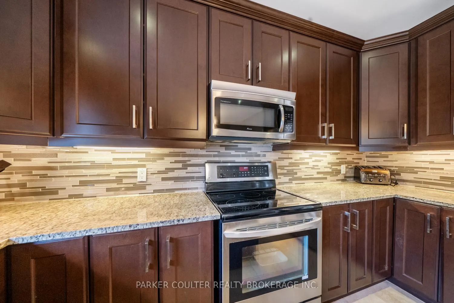 Photo 15 of 3213 Beach Avenue, Innisfil, Rural Innisfil — HOMEH