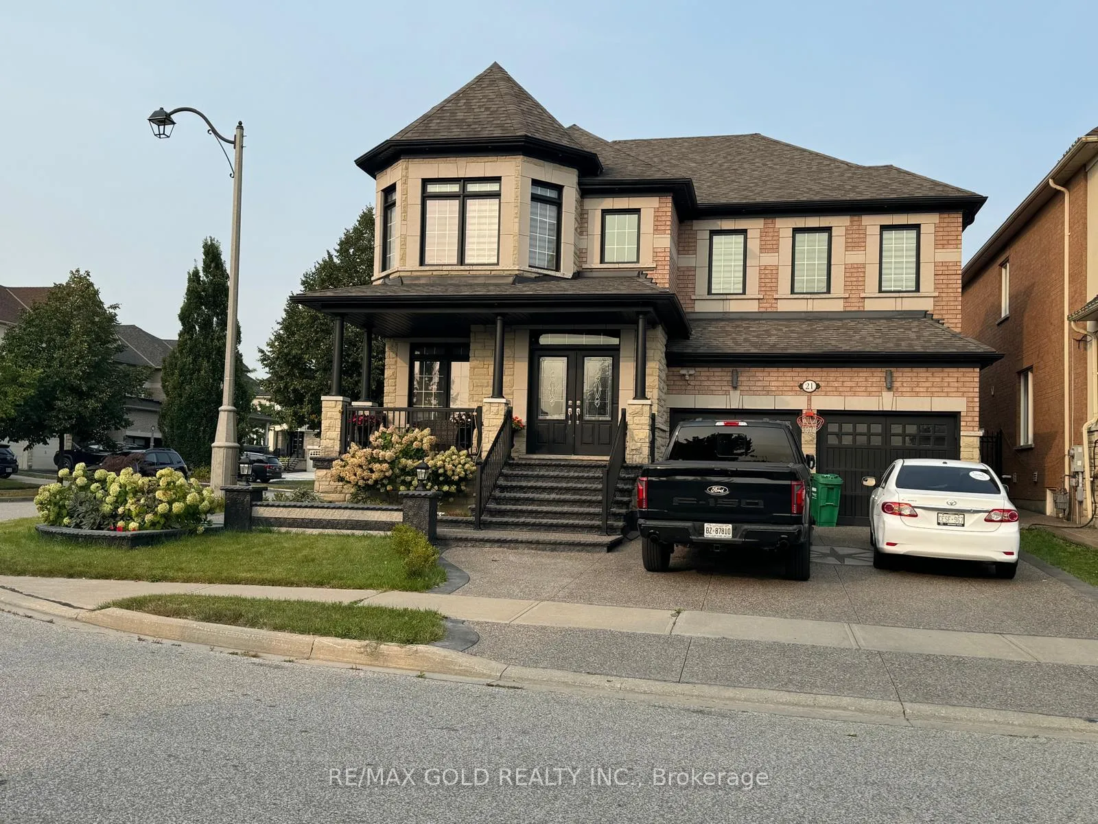 Front of 21 Quatro Crescent