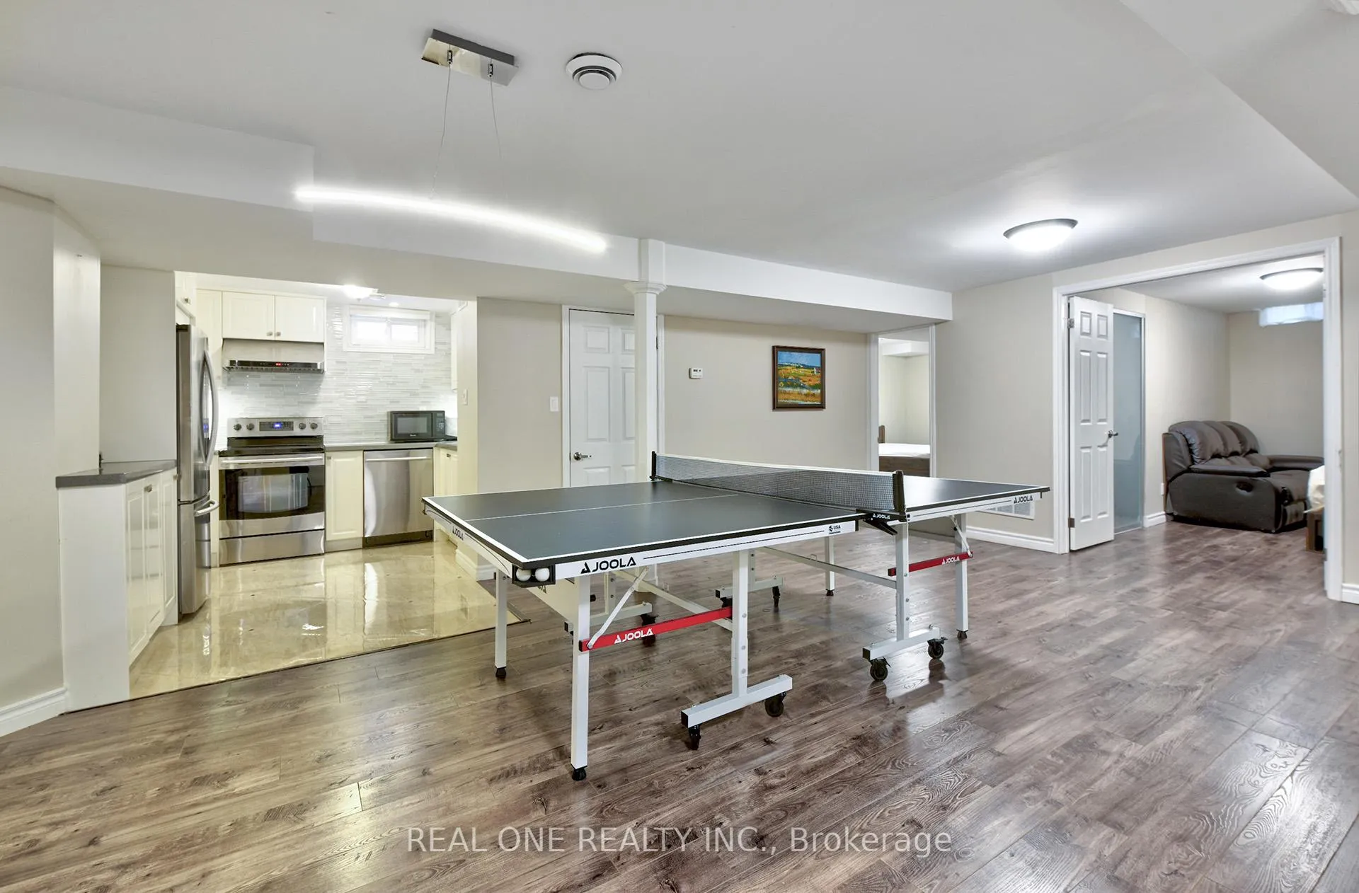 Photo 3 of 90 Morrison Crescent, Markham, Buttonville — HOMEH