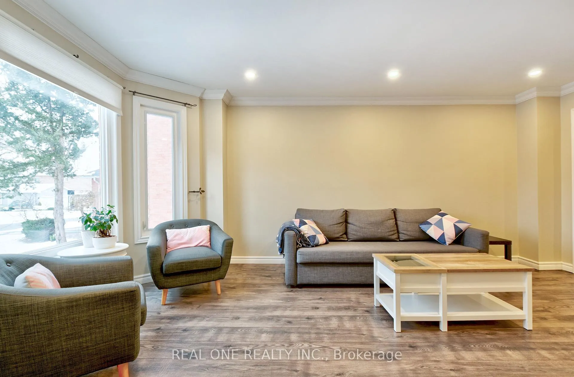 Photo 6 of 90 Morrison Crescent, Markham, Buttonville — HOMEH