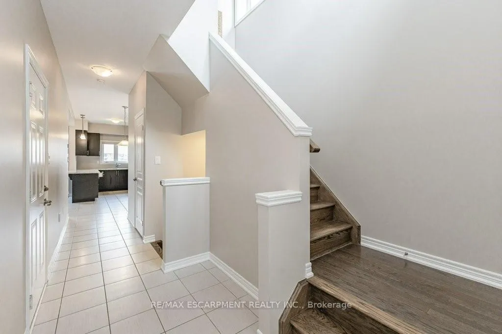 Photo 5 of 145 Echovalley Drive, Hamilton, Stoney Creek — HOMEH