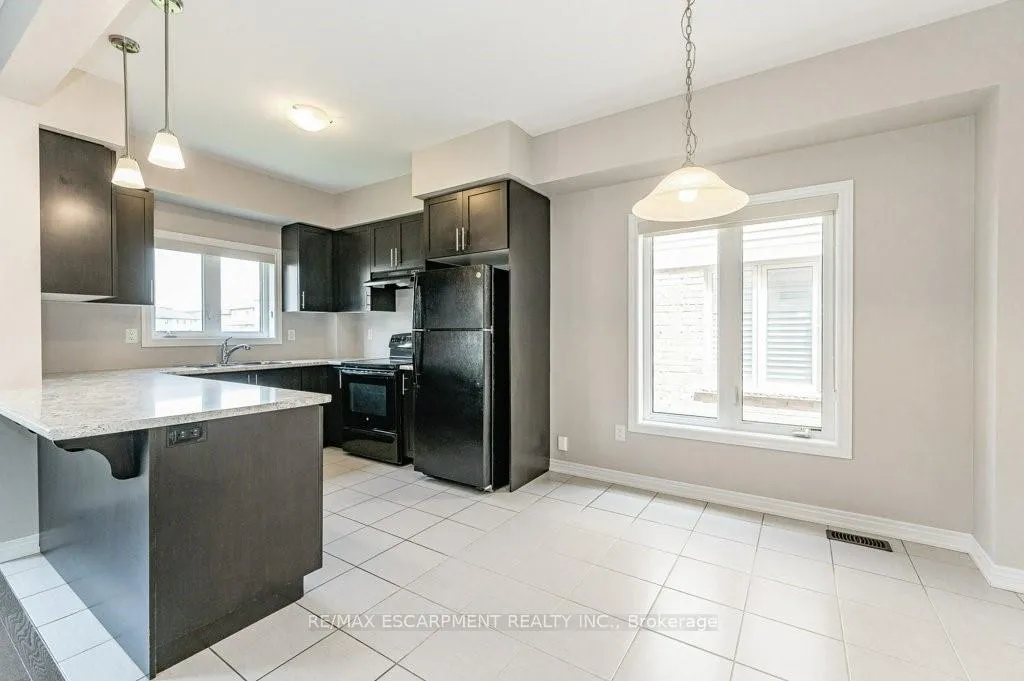 Photo 7 of 145 Echovalley Drive, Hamilton, Stoney Creek — HOMEH