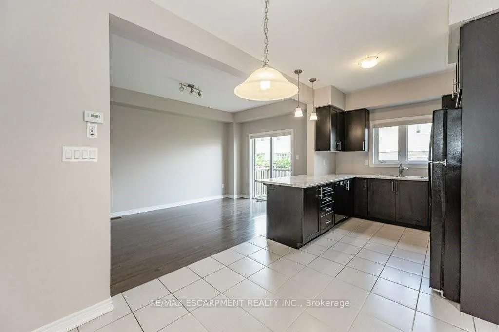 Photo 8 of 145 Echovalley Drive, Hamilton, Stoney Creek — HOMEH