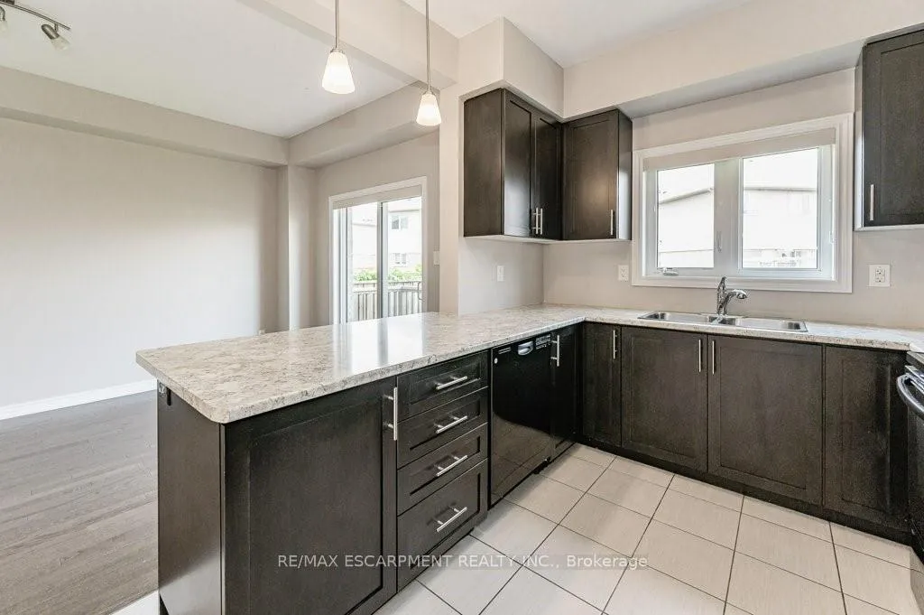 Photo 10 of 145 Echovalley Drive, Hamilton, Stoney Creek — HOMEH