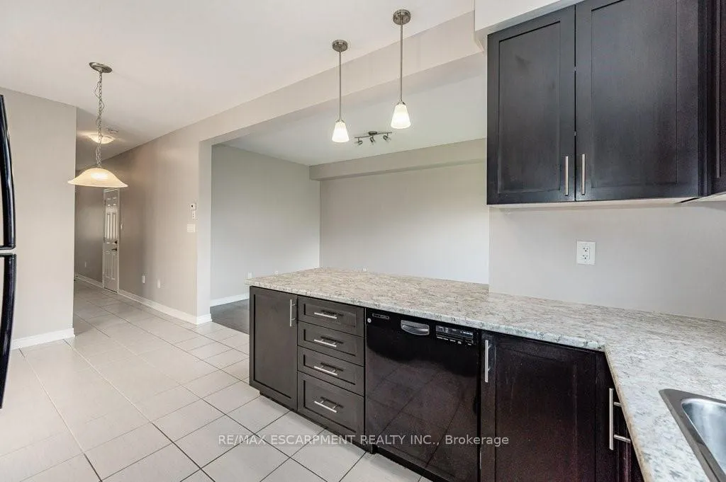 Photo 11 of 145 Echovalley Drive, Hamilton, Stoney Creek — HOMEH