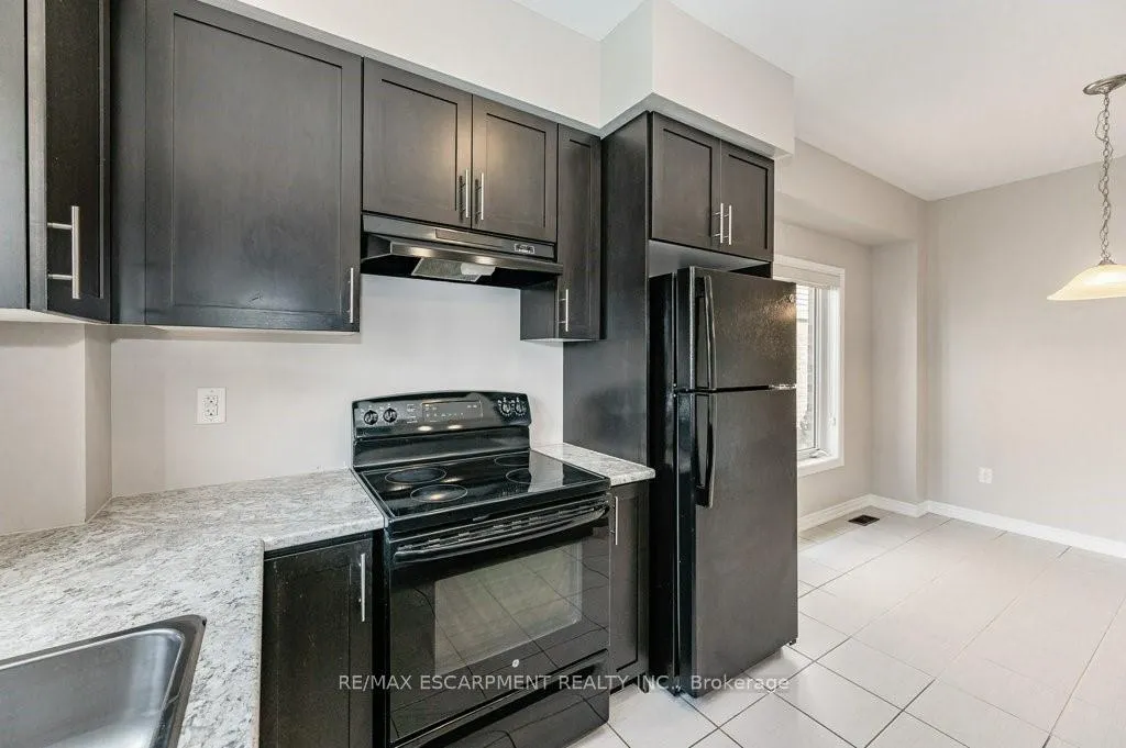 Photo 12 of 145 Echovalley Drive, Hamilton, Stoney Creek — HOMEH
