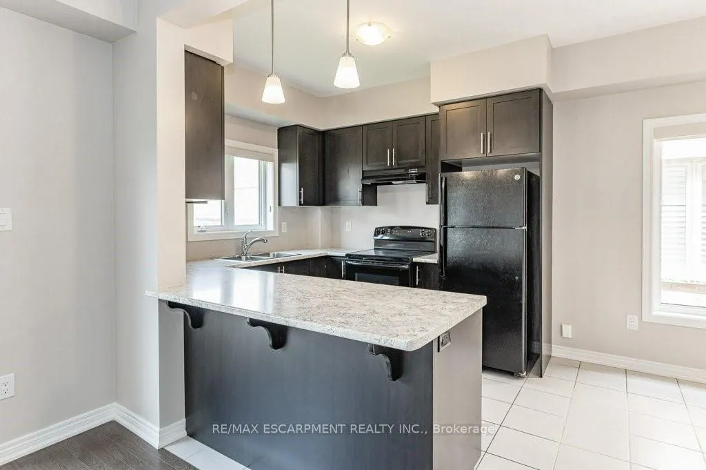 Photo 13 of 145 Echovalley Drive, Hamilton, Stoney Creek — HOMEH