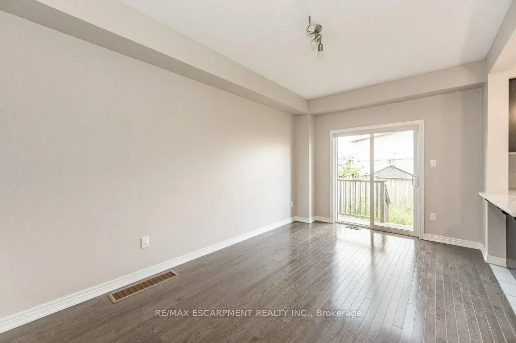 Photo 14 of 145 Echovalley Drive, Hamilton, Stoney Creek — HOMEH