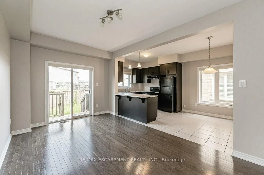 Photo 15 of 145 Echovalley Drive, Hamilton, Stoney Creek — HOMEH