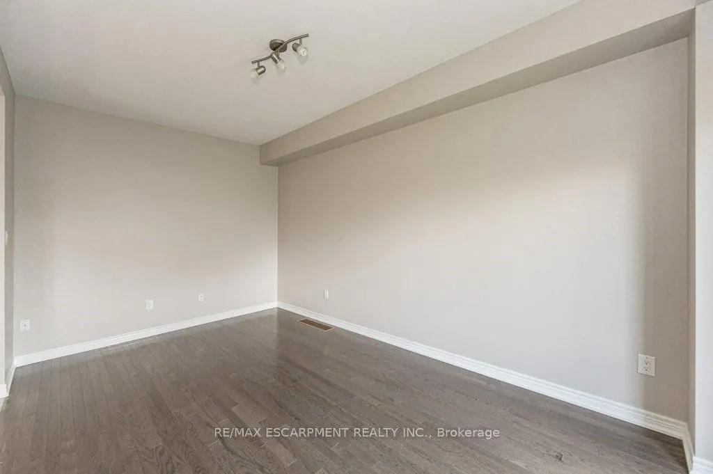 Photo 17 of 145 Echovalley Drive, Hamilton, Stoney Creek — HOMEH
