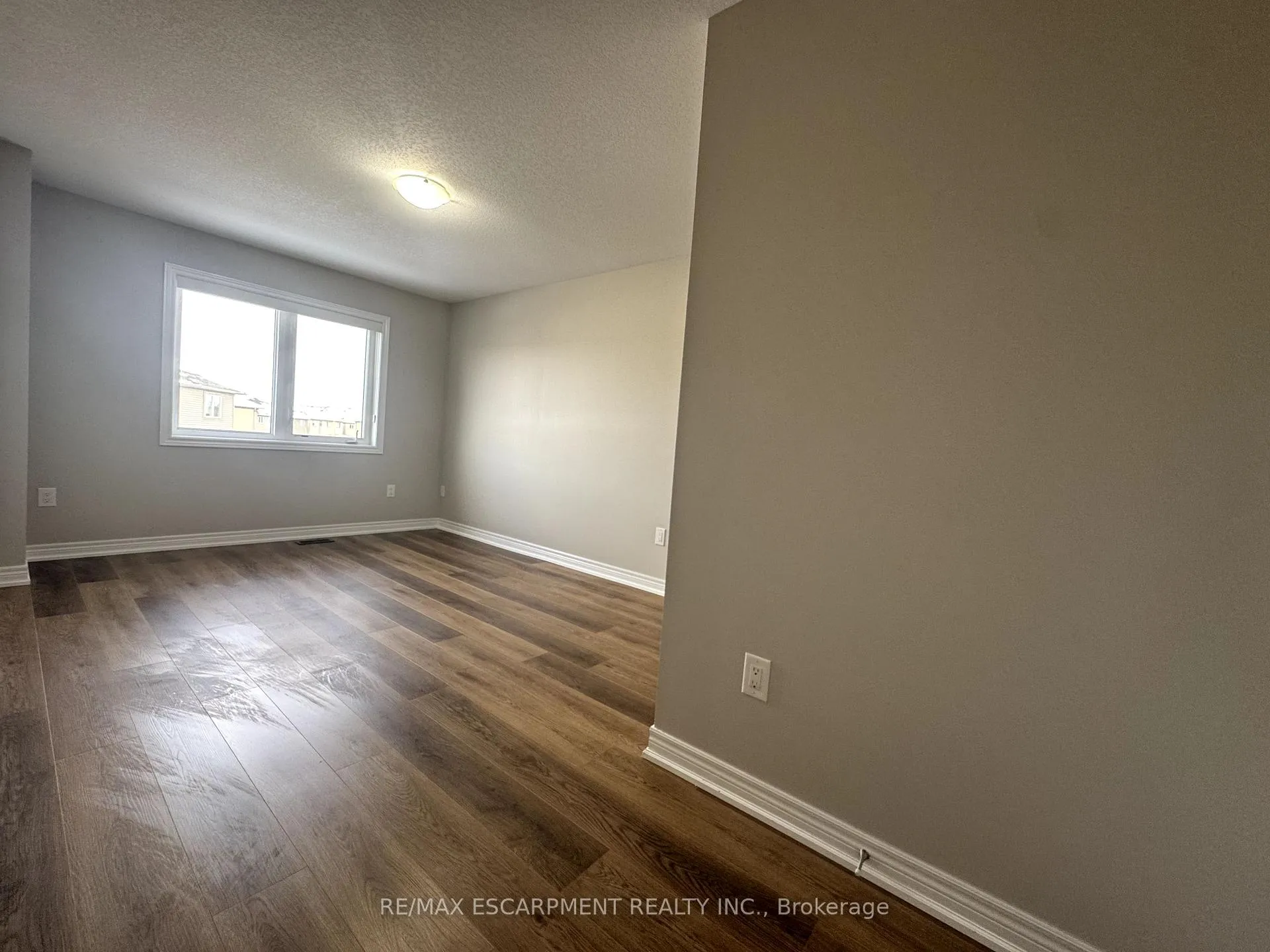 Photo 19 of 145 Echovalley Drive, Hamilton, Stoney Creek — HOMEH