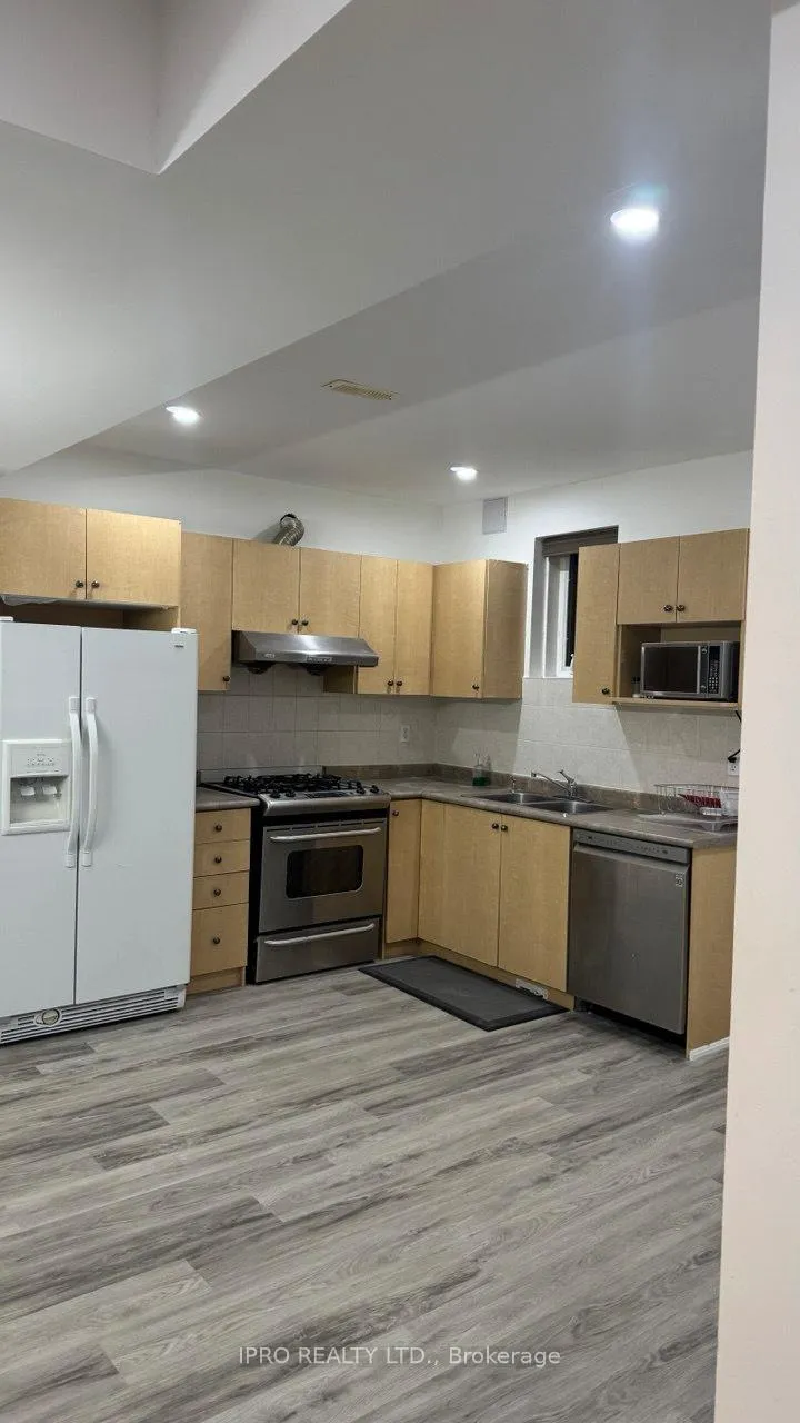 Photo 18 of 46 Langhorst Crescent, Richmond Hill, Jefferson — HOMEH
