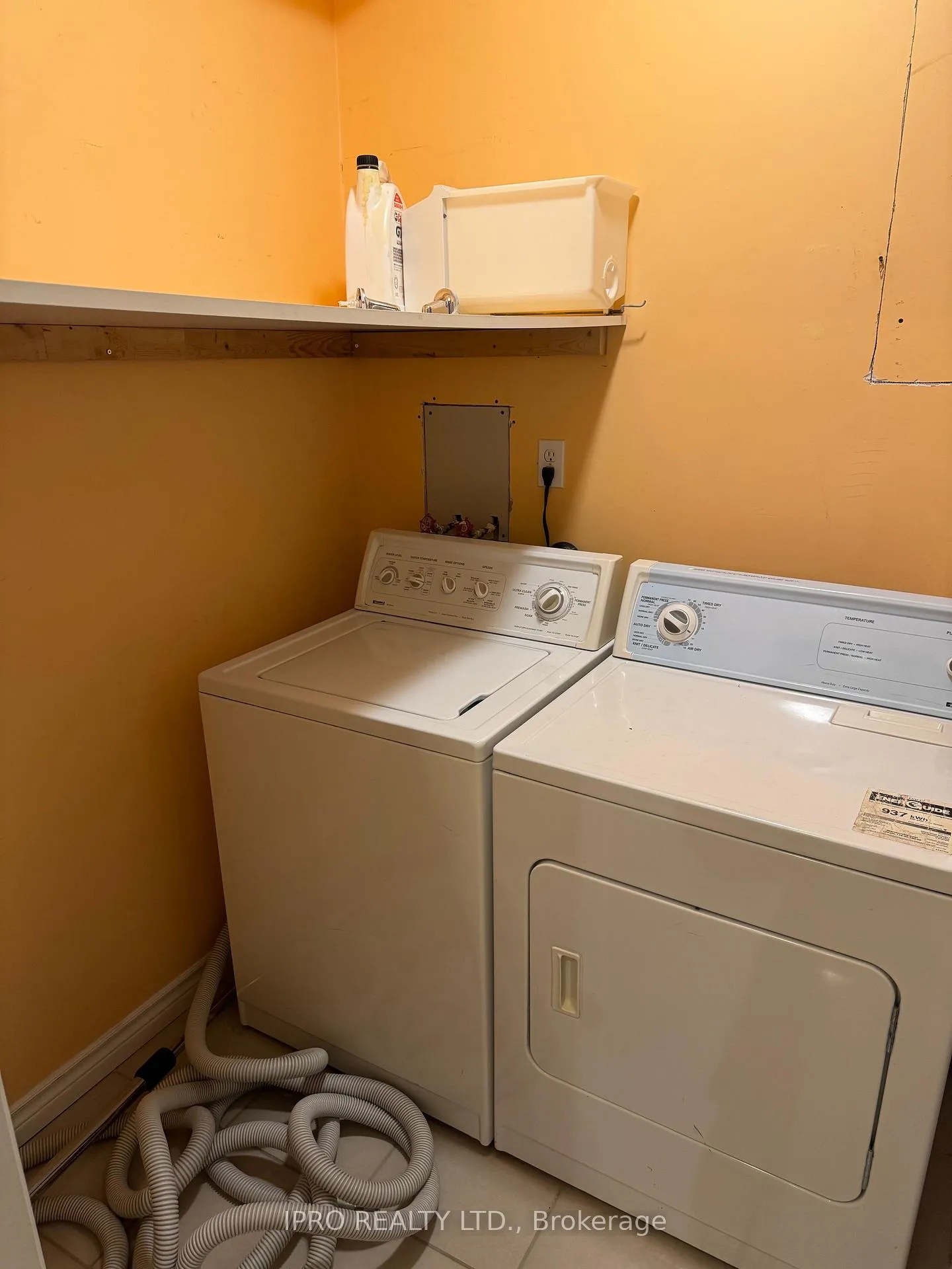 Photo 19 of 46 Langhorst Crescent, Richmond Hill, Jefferson — HOMEH