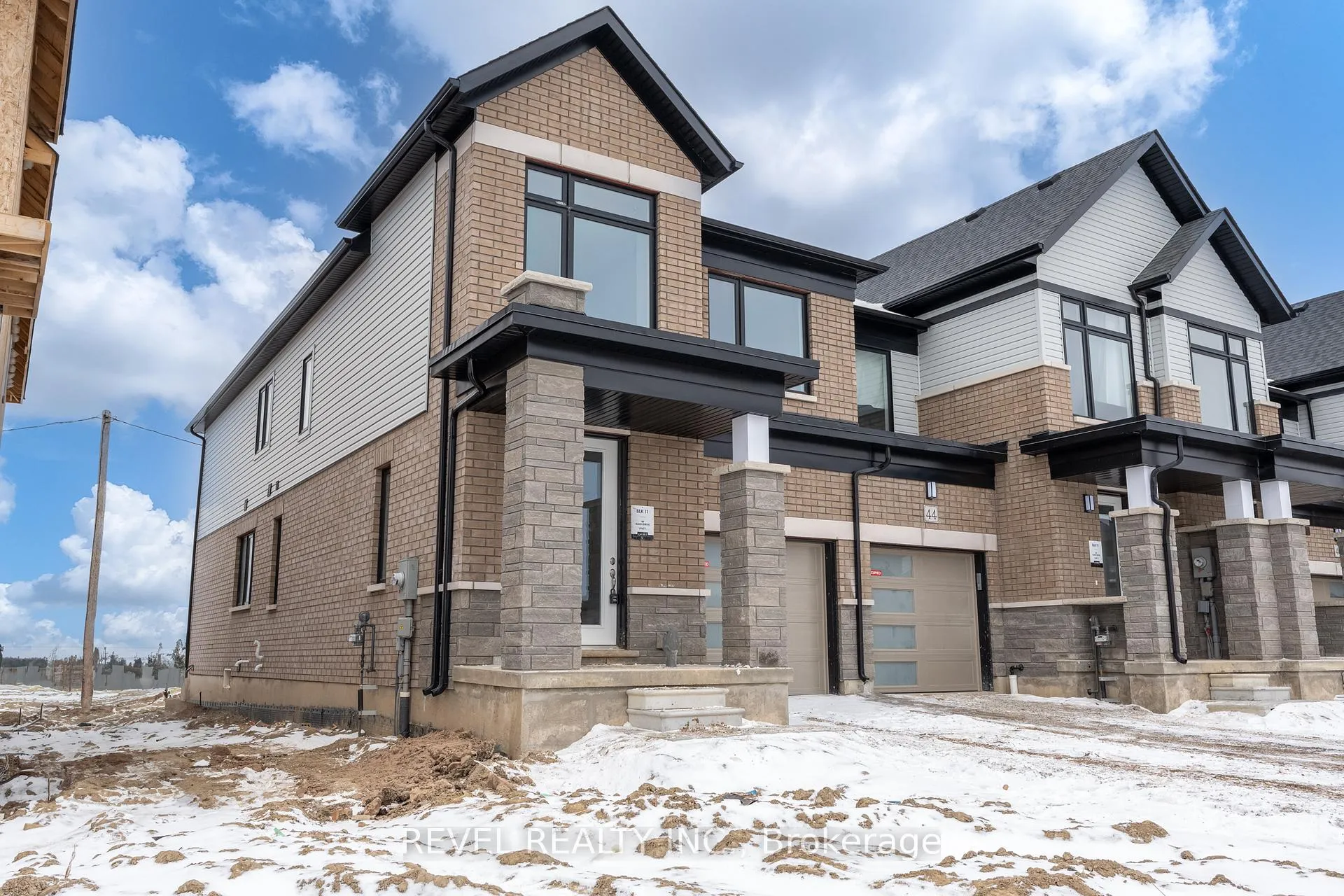 Photo 3 of 46 Blain Drive, Hamilton, Binbrook — HOMEH