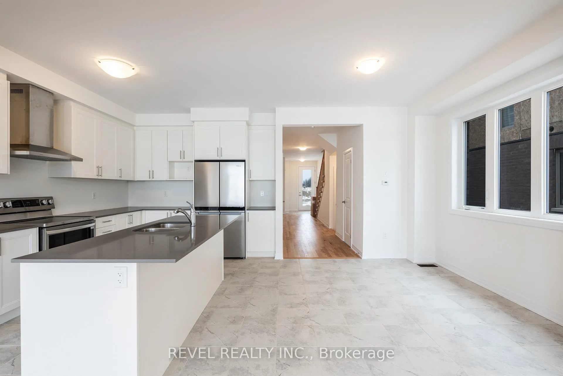 Photo 11 of 46 Blain Drive, Hamilton, Binbrook — HOMEH
