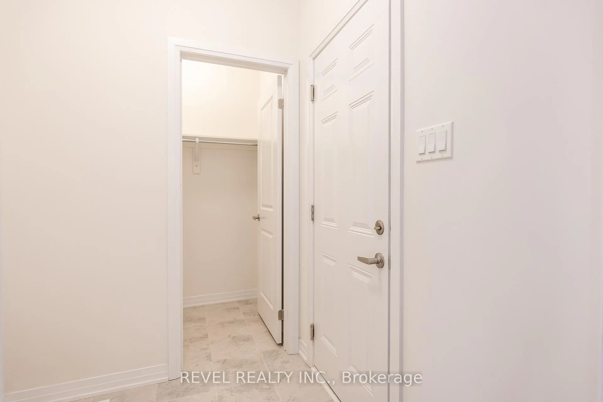 Photo 21 of 46 Blain Drive, Hamilton, Binbrook — HOMEH