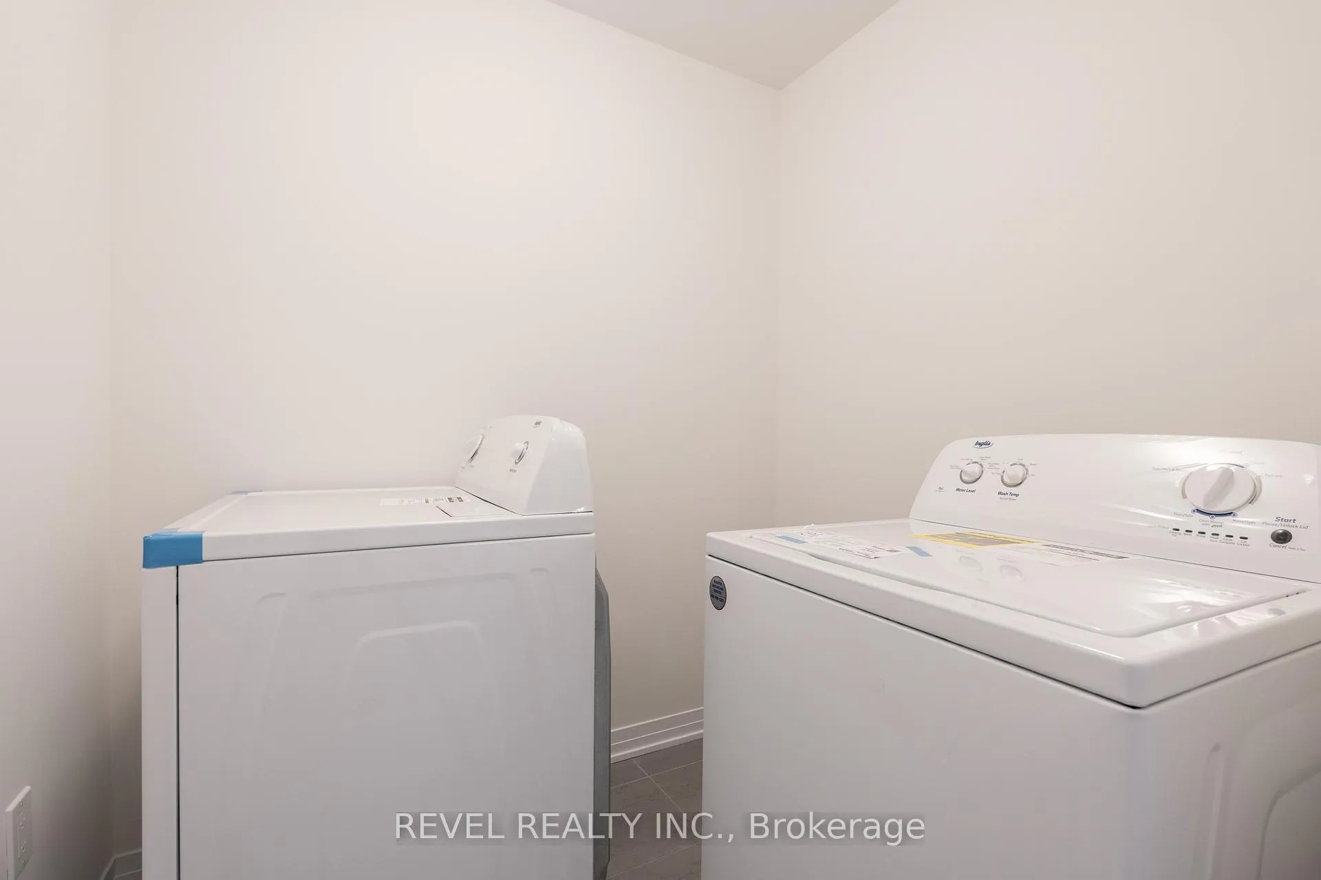 Photo 37 of 46 Blain Drive, Hamilton, Binbrook — HOMEH