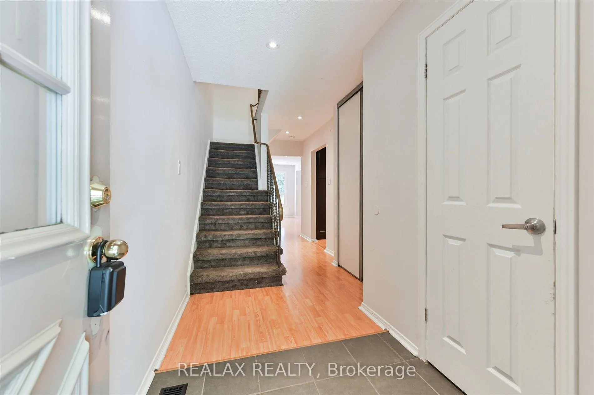 Photo 4 of 6 Kindale Way, Markham, Royal Orchard — HOMEH