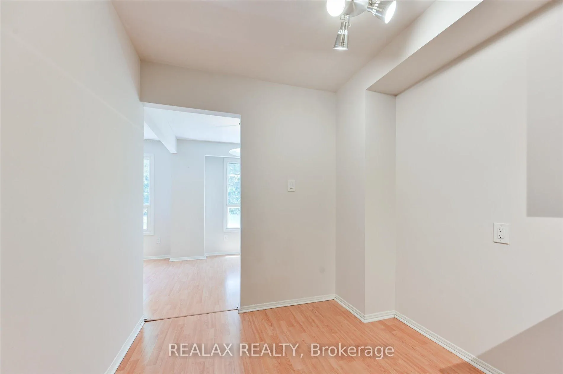 Photo 10 of 6 Kindale Way, Markham, Royal Orchard — HOMEH