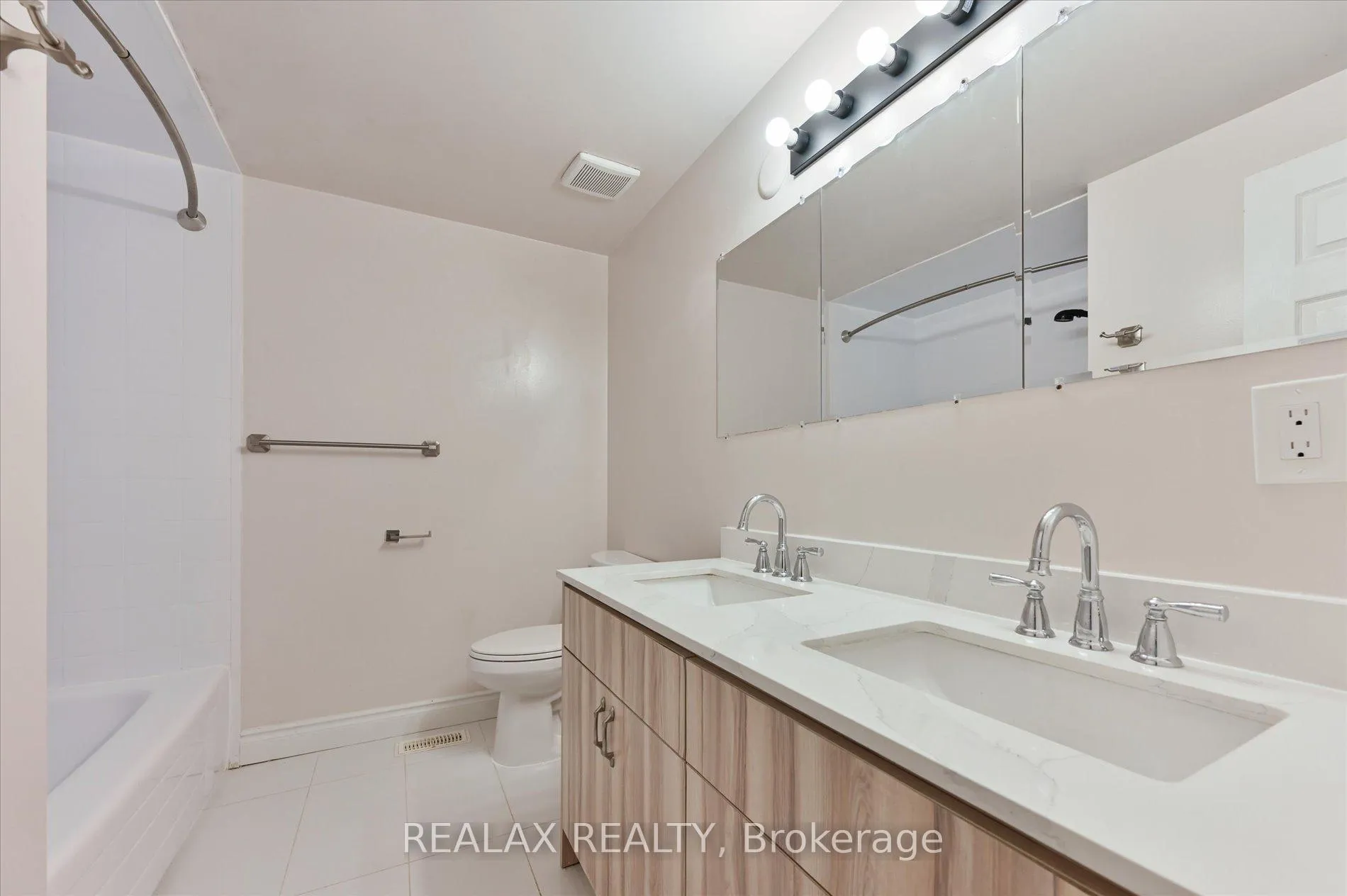 Photo 22 of 6 Kindale Way, Markham, Royal Orchard — HOMEH
