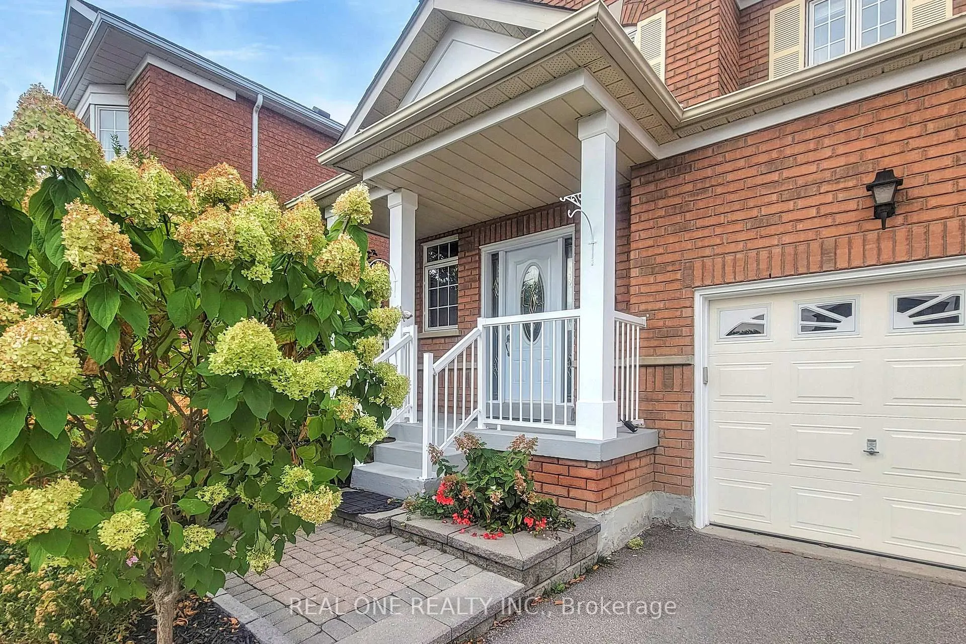 Photo 3 of 252 Stonebridge Drive, Markham, Berczy — HOMEH