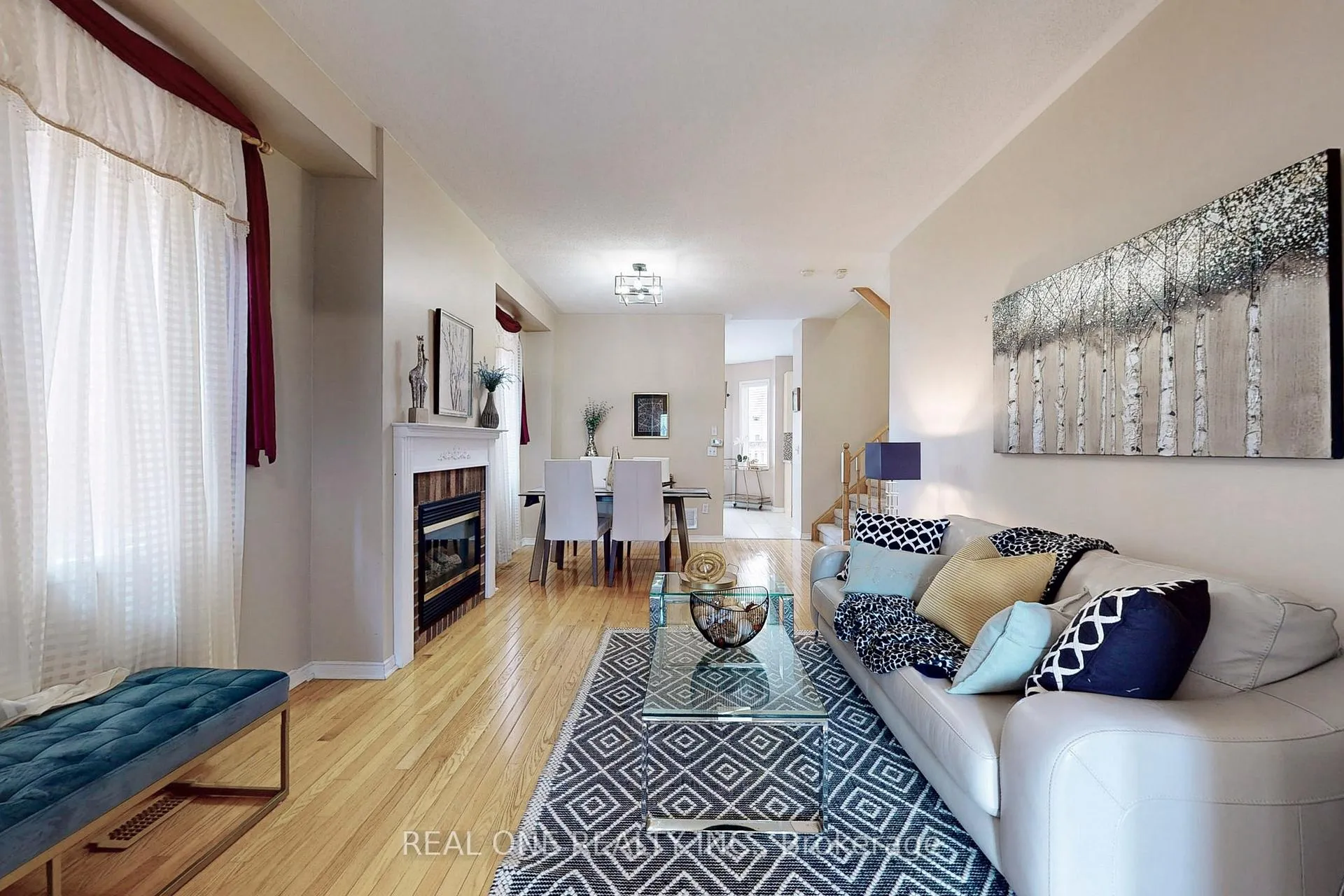 Photo 5 of 252 Stonebridge Drive, Markham, Berczy — HOMEH