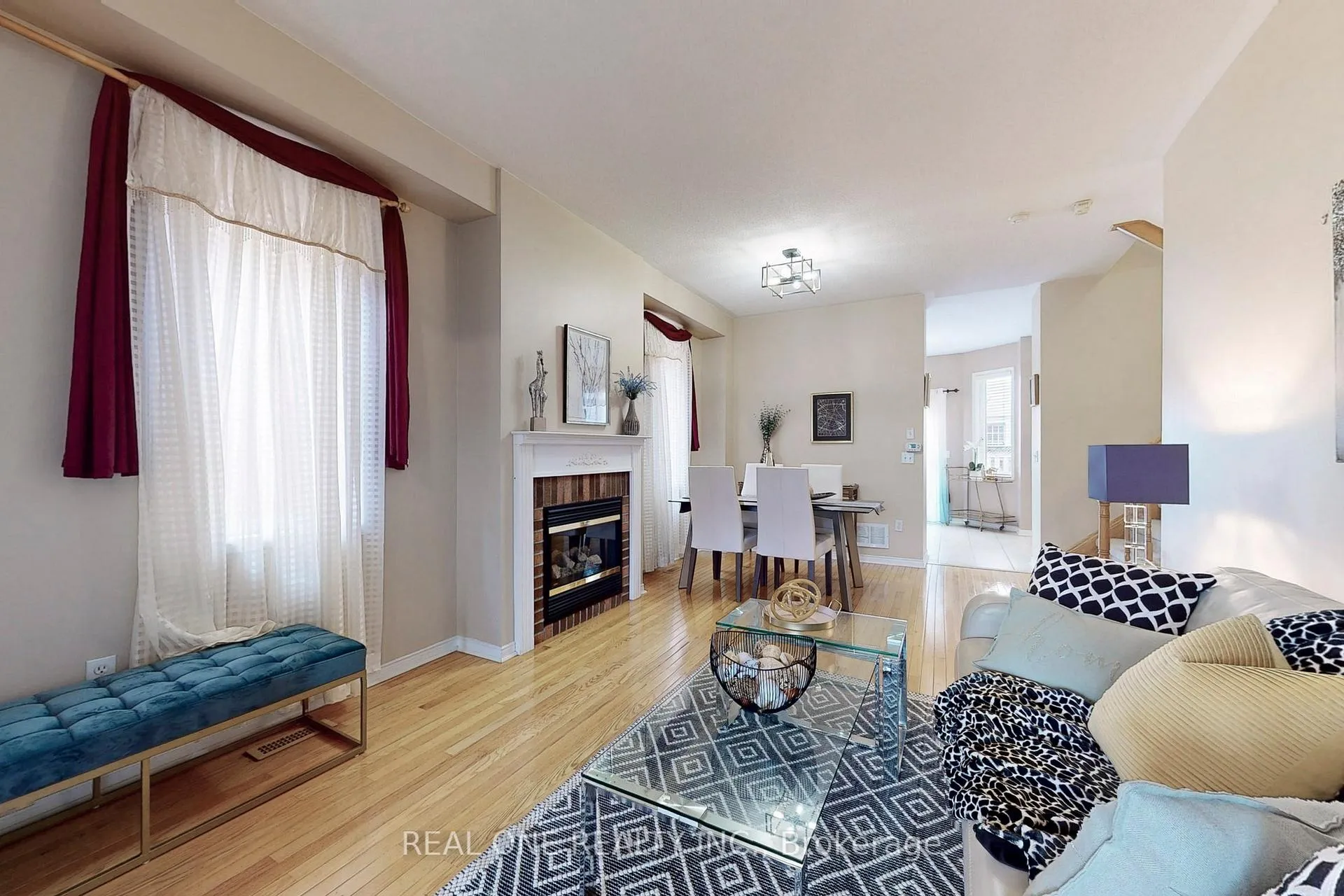 Photo 7 of 252 Stonebridge Drive, Markham, Berczy — HOMEH