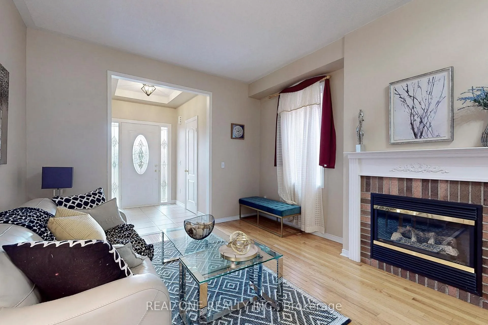Photo 10 of 252 Stonebridge Drive, Markham, Berczy — HOMEH