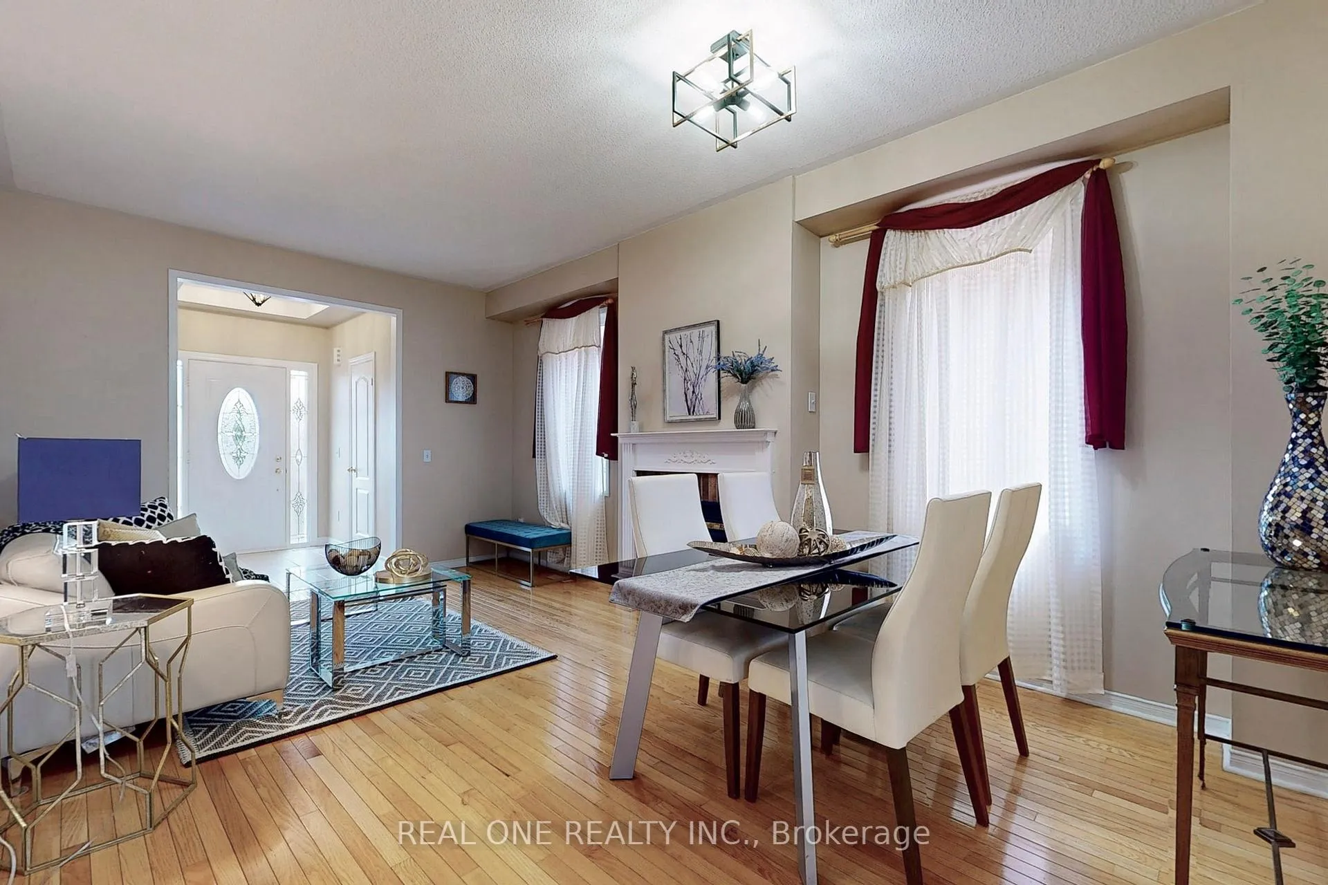 Photo 11 of 252 Stonebridge Drive, Markham, Berczy — HOMEH