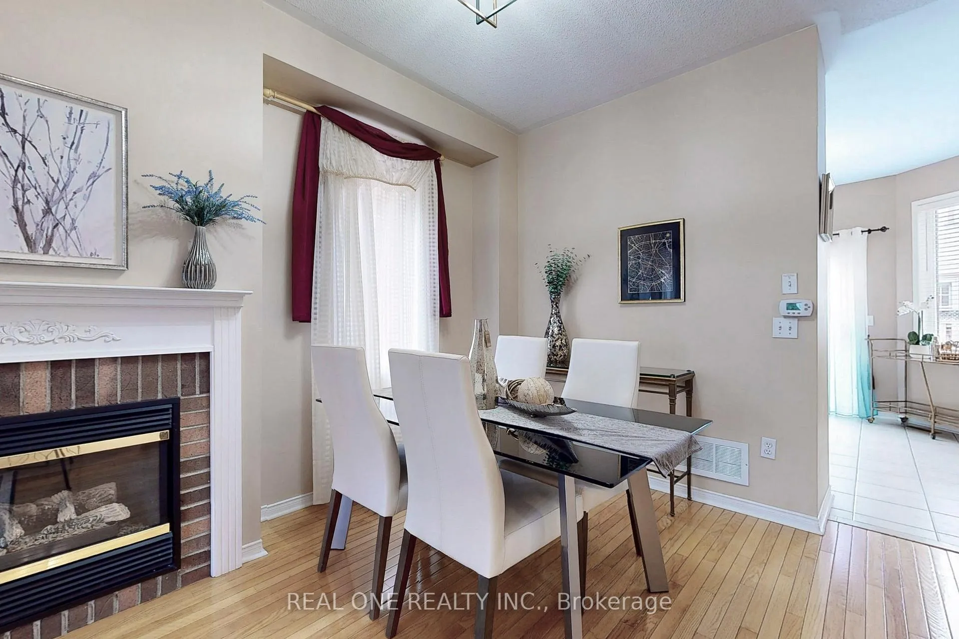Photo 12 of 252 Stonebridge Drive, Markham, Berczy — HOMEH