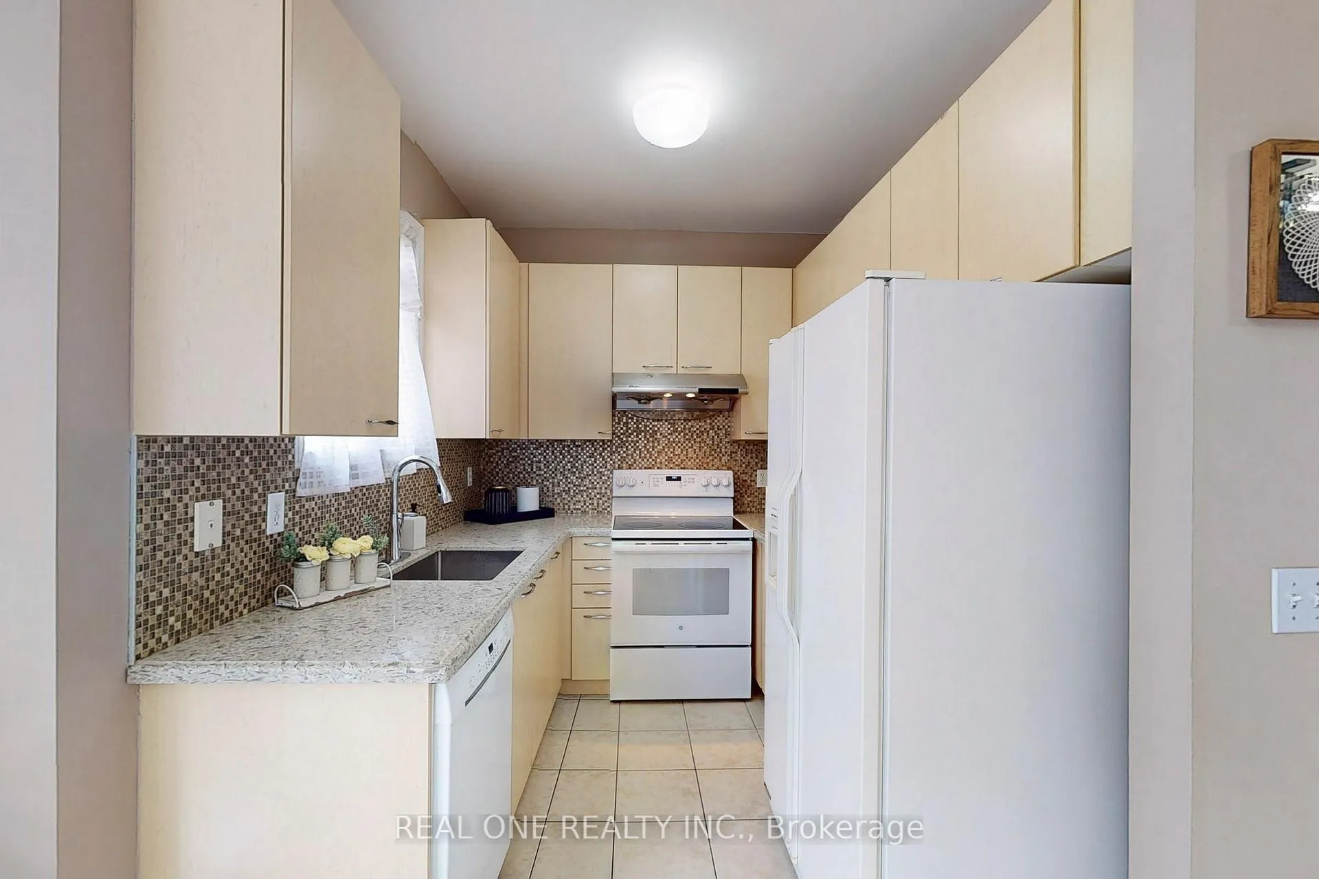 Photo 13 of 252 Stonebridge Drive, Markham, Berczy — HOMEH
