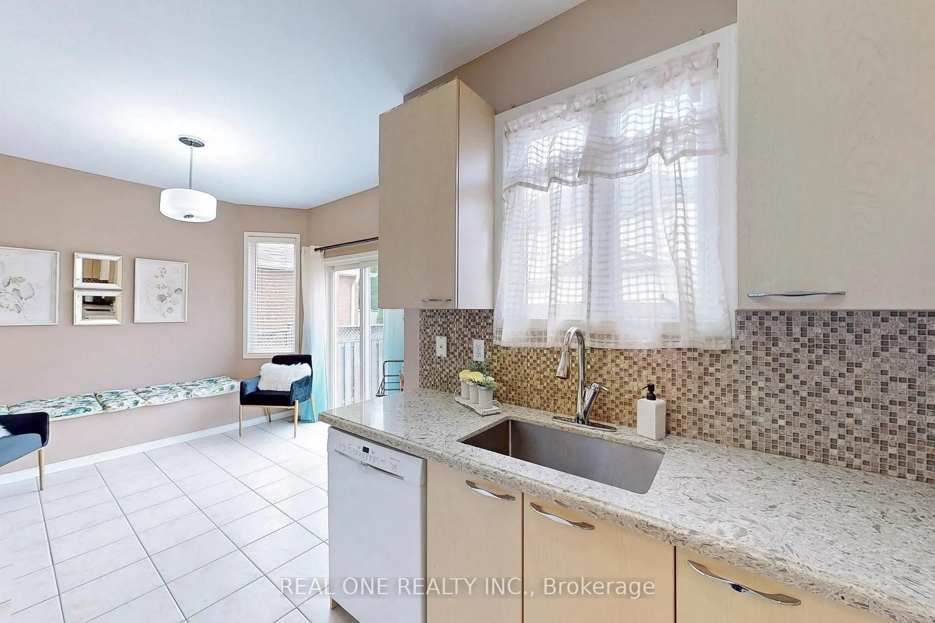 Photo 15 of 252 Stonebridge Drive, Markham, Berczy — HOMEH