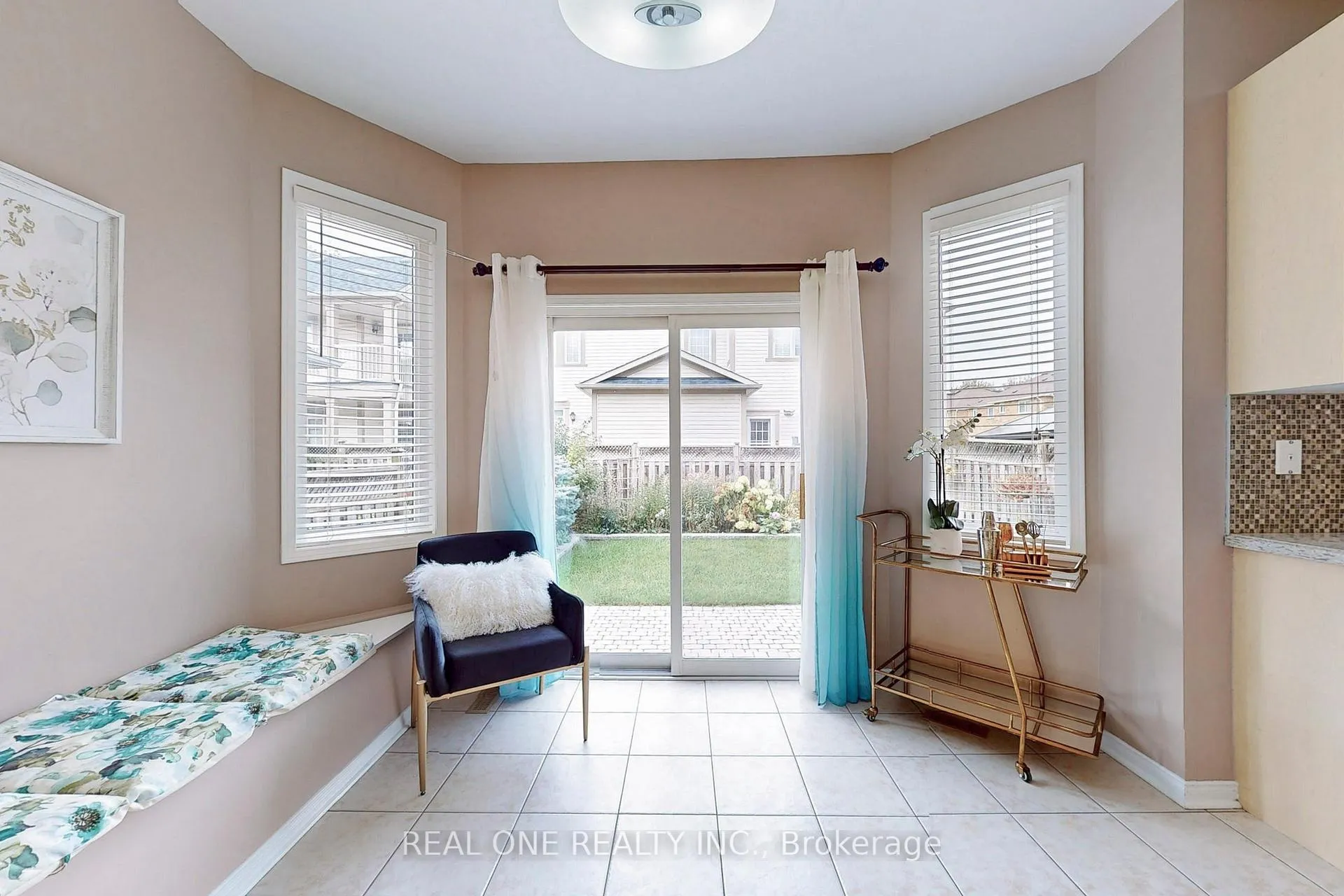 Photo 16 of 252 Stonebridge Drive, Markham, Berczy — HOMEH