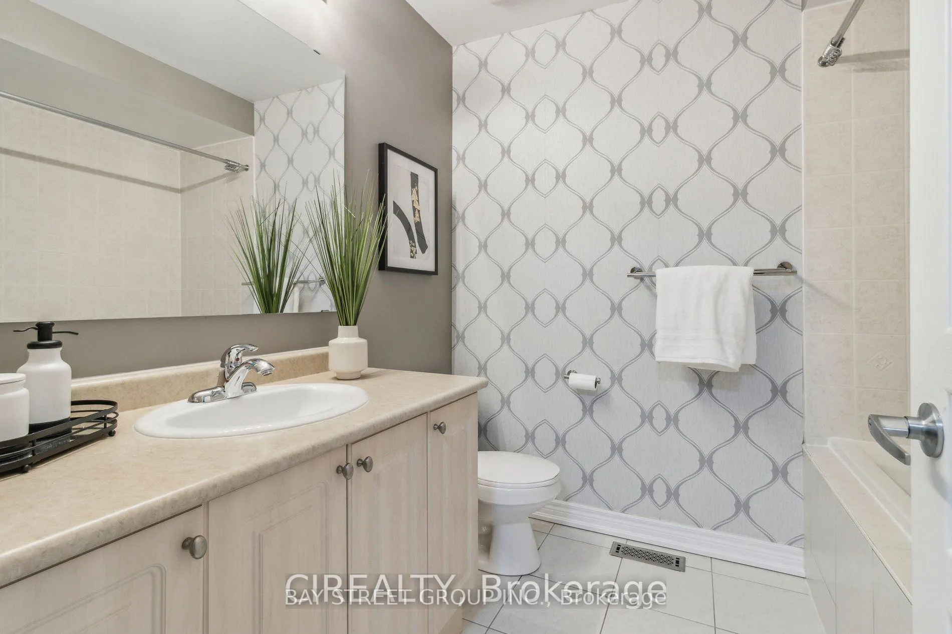 Photo 17 of 4 Thistle Avenue, Richmond Hill, Jefferson — HOMEH