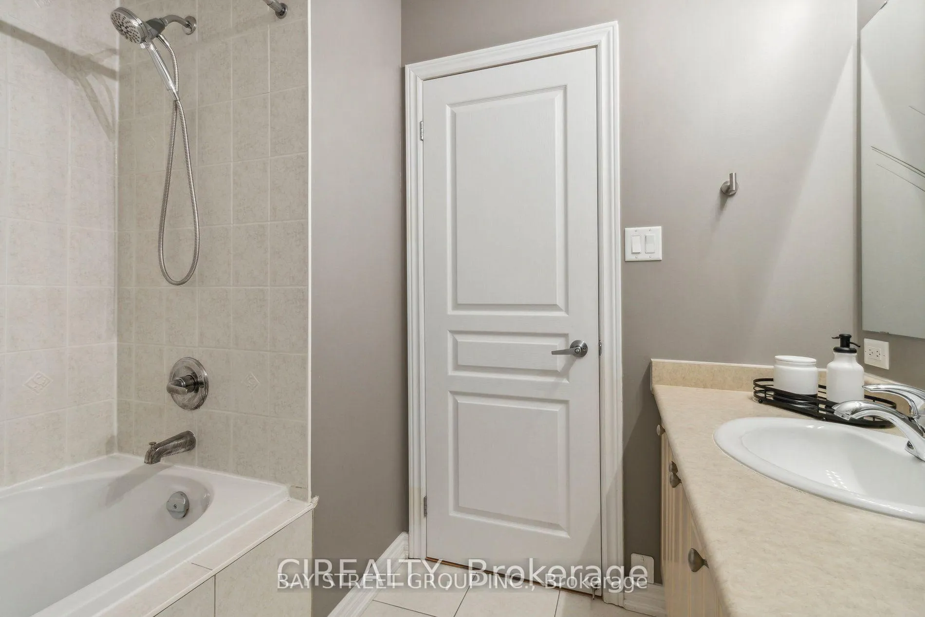 Photo 18 of 4 Thistle Avenue, Richmond Hill, Jefferson — HOMEH