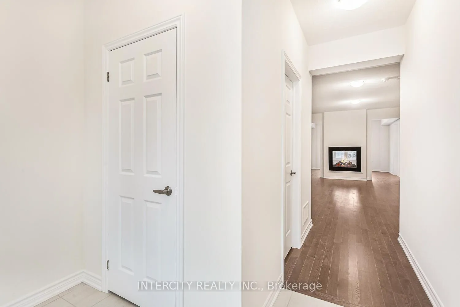 Photo 5 of 299 Fleetwood Drive, Oshawa, Eastdale — HOMEH