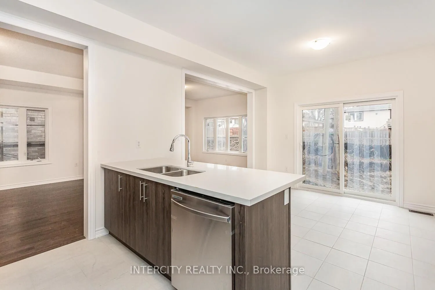 Photo 9 of 299 Fleetwood Drive, Oshawa, Eastdale — HOMEH